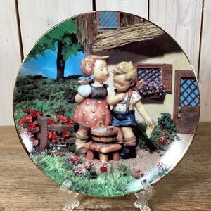 M.I. Hummel 1990 “Squeaky Clean”, Little Companions Plate Danbury Mint #…